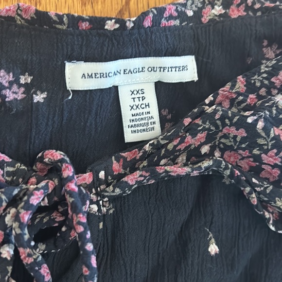 American Eagle outfitters size XXS black and red floral tank - Picture 2 of 2